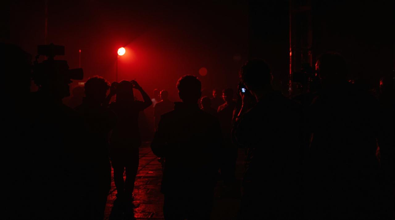 每日网红 - 顶流男星深夜密会神秘女子，酒店共度8小时，粉丝集体破防